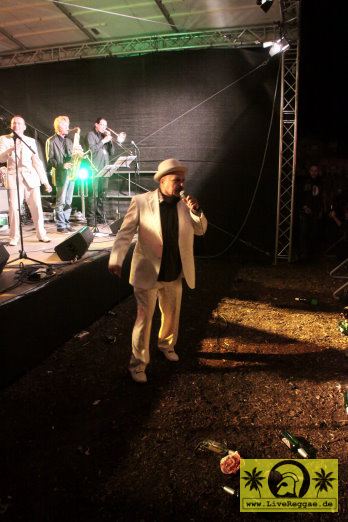 Dennis Alcapone (Jam) + Winston Reedy with Rude Rich and The Highnotes 8. Riverside Stomp - Reduit, Mainz-Kastel 02. Juni 2012 (29).JPG